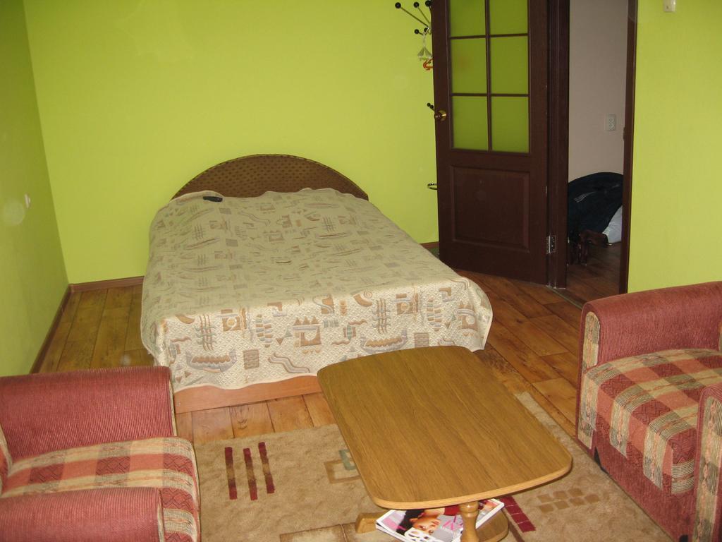 Apartment On Vasylya Chervoniya 67 リウネ エクステリア 写真