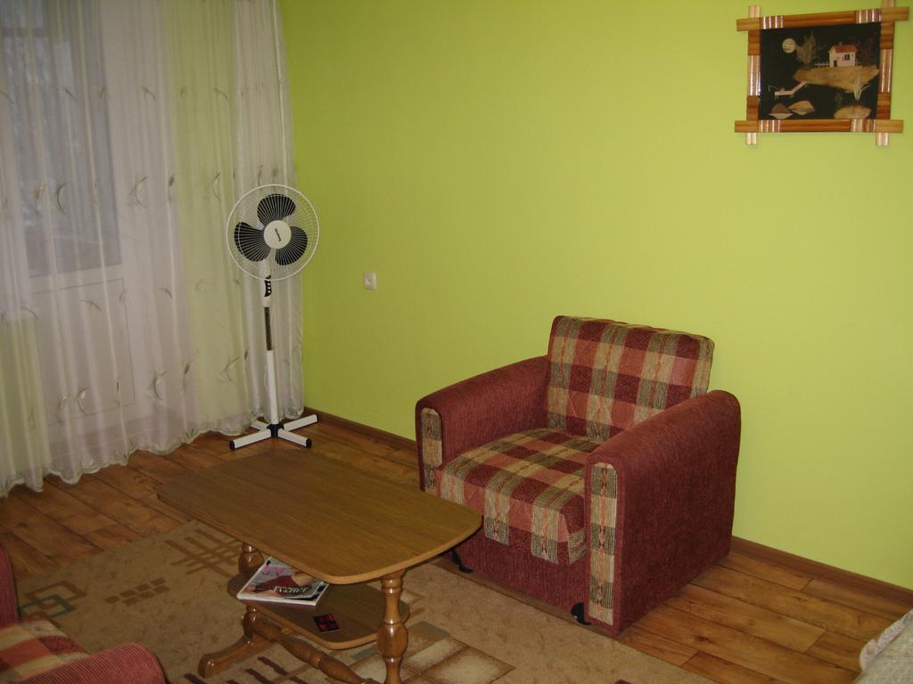Apartment On Vasylya Chervoniya 67 リウネ エクステリア 写真