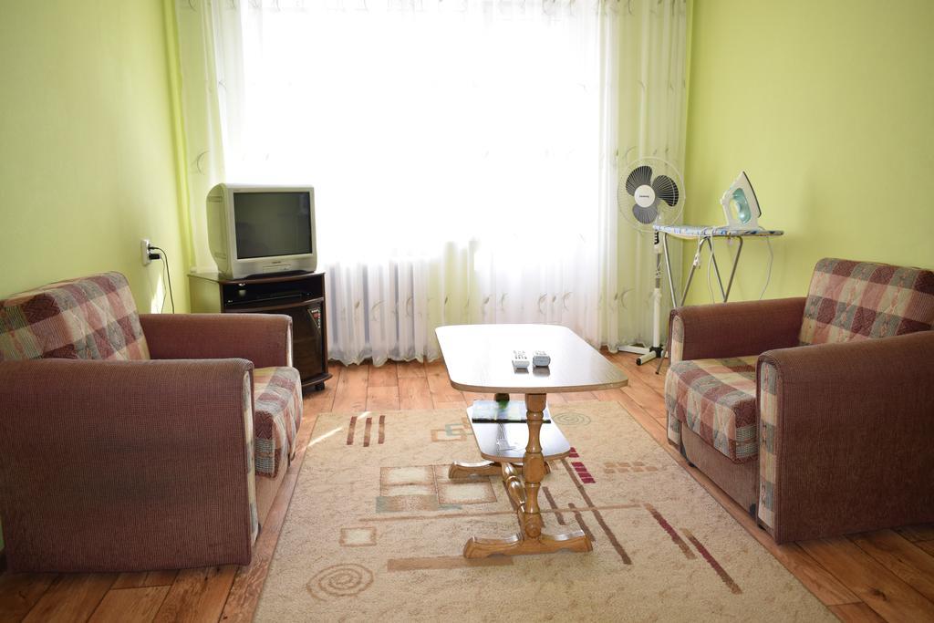 Apartment On Vasylya Chervoniya 67 リウネ エクステリア 写真