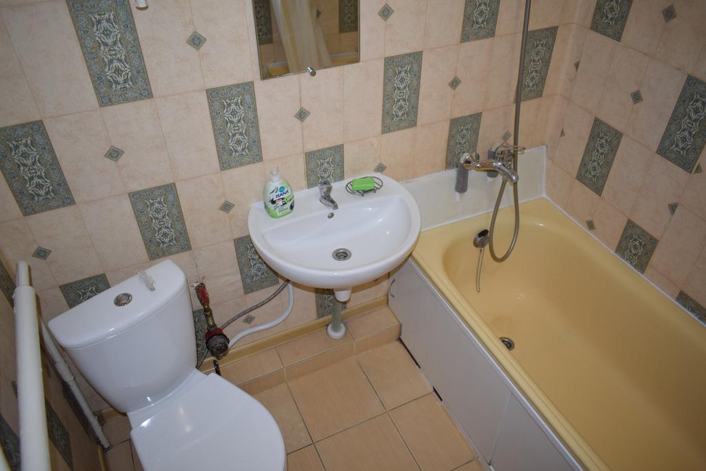Apartment On Vasylya Chervoniya 67 リウネ エクステリア 写真